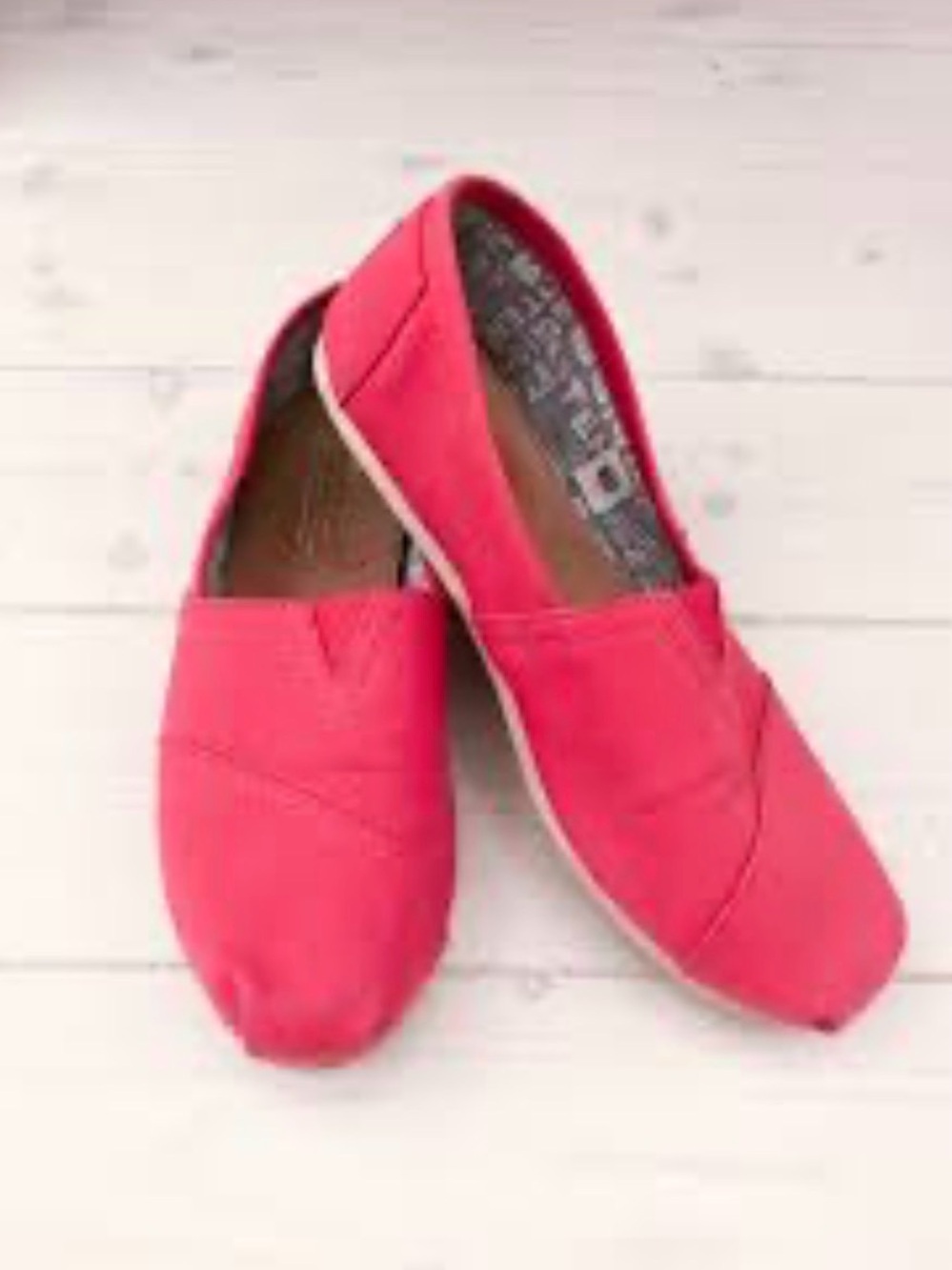 TOMS Alpargata slip-on shoes in bright pink canvas color.size 8. EUC